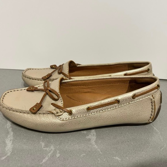 CLARKS ARTISAN Women’s Sz 6.5 Gold Metallic Leather Driving Loafers - Picture 5 of 10